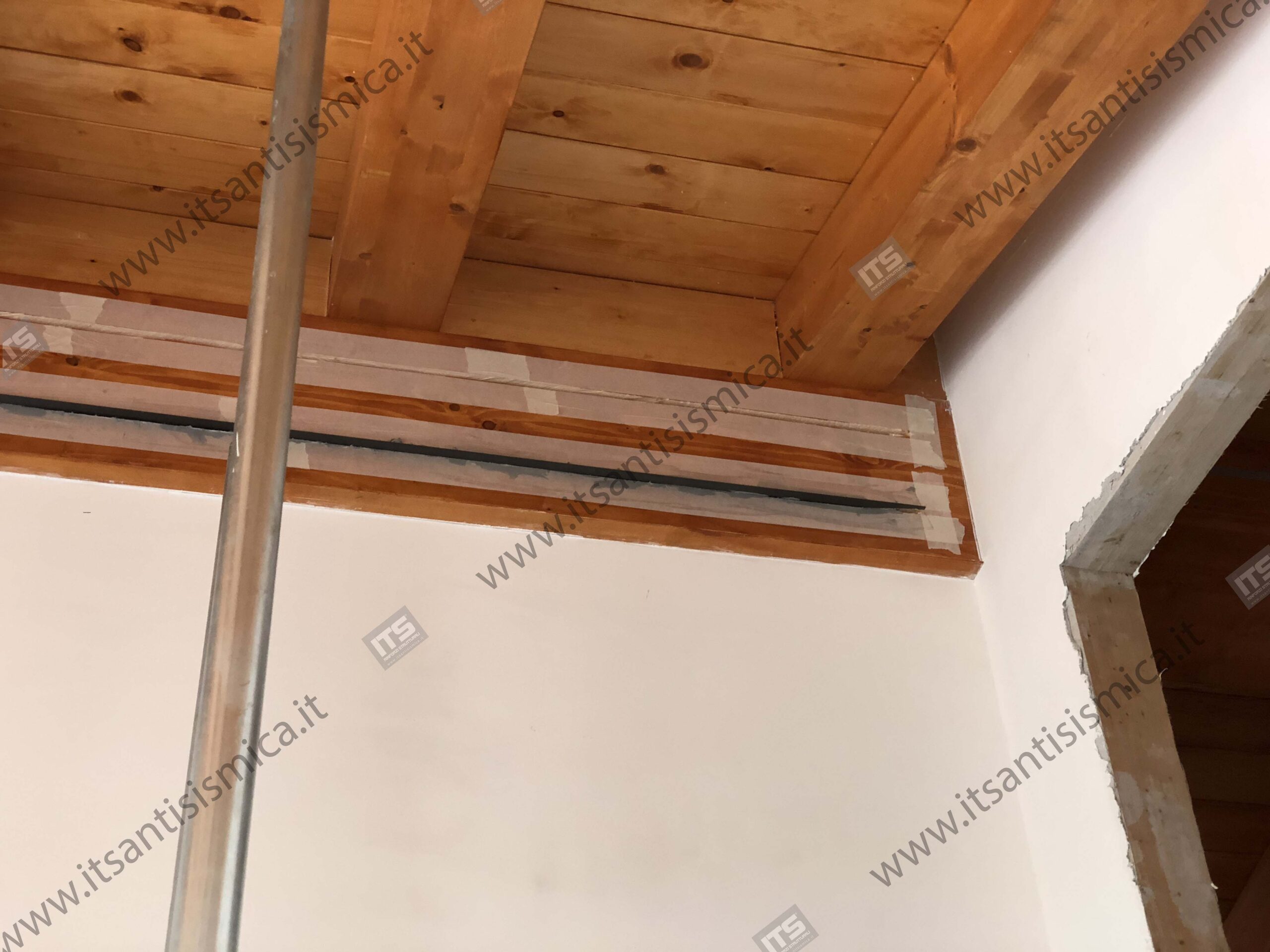 Consolidamento trave in legno a Subiaco — Subiaco (RM) — fotografia di cantiere 10